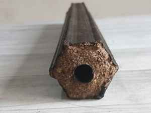 Le carburant Pini Kay durable brûle plus longtemps et plus chaud, offrant une énergie propre et fiable pour les grillades et les opérations industrielles. - Product Image 3