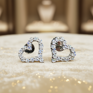 Orecchini a cuore in oro bianco con cristalli incastonati per l'uso quotidiano da donna, gioielli in argento - Product Image 2