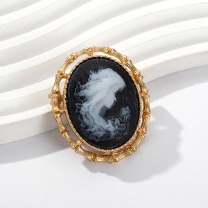 Spilla da donna di lusso in stile Vintage ragazza di fascia alta nello specchio - Product Image 1