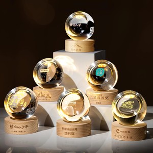Vente d'été Noble Awards Étoile personnalisée en verre de cristal optique Logo gravé personnalisé Trophy Cup Award Fabriqué à la main et poli - Product Image 1
