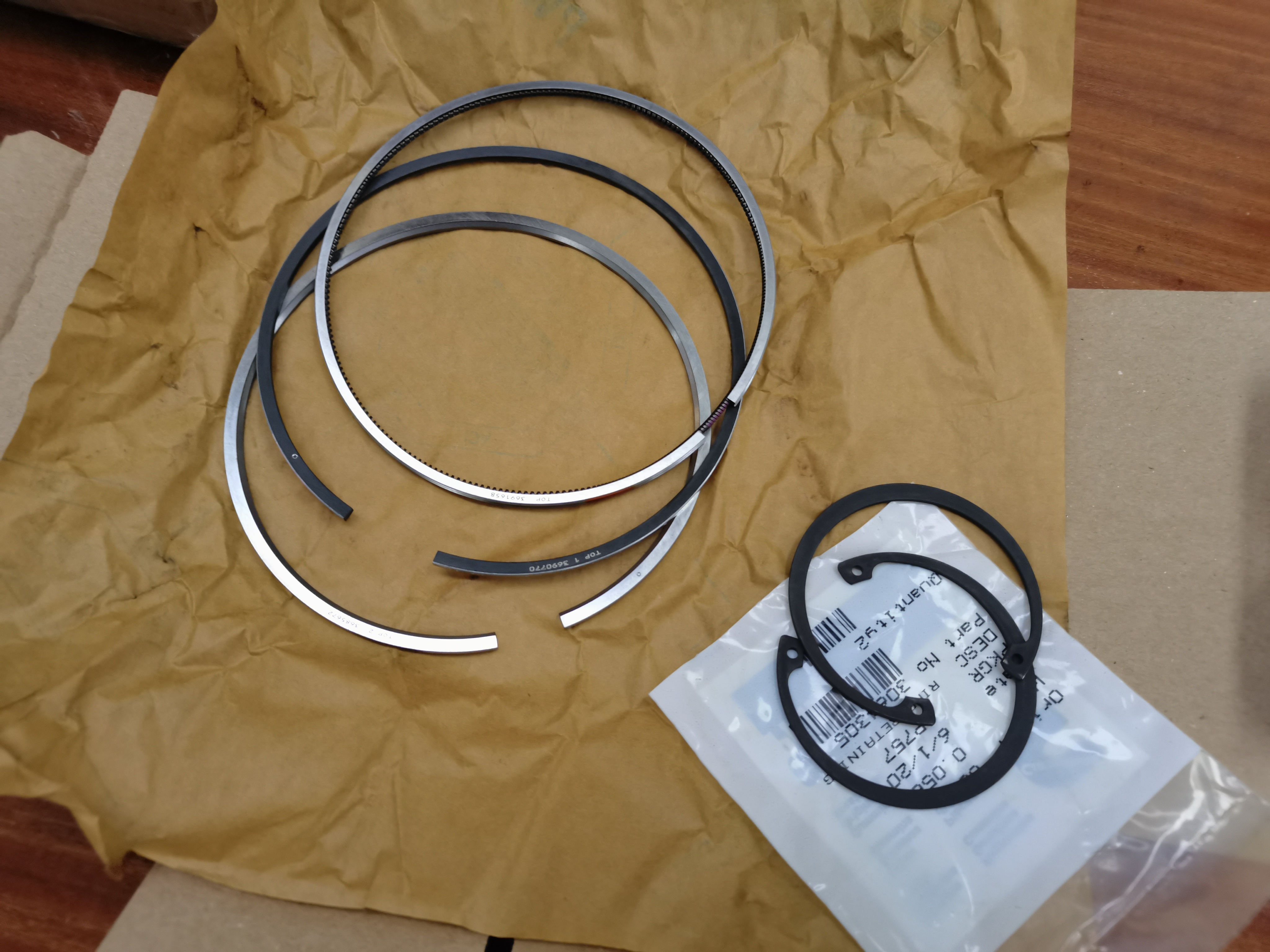 パーツ Minhmkis98 EMPI WISECO 94mm Type 1 Flat Top Pistons & Rings 98-0828-5