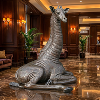 Statue de girafe agenouillée en bronze majestueux - Sculpture d'animal sauvage en bronze, fabriquée à la main par la méthode de la cire perdue