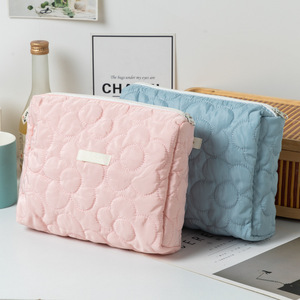 Nuova Borsa Trapuntata Grande con Motivi Floreali per Ragazze, per Scuola, Viaggi, Uso Quotidiano, Trucco e Cosmetici con Cerniera - Product Image 4