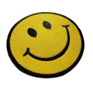 แผ่นปะผ้าลูกไม้ลายยิ้มสีเหลืองน่ารักแบบ 3 มิติ ปักลายบนผ้าเดนิม พร้อมแถบตีนตุ๊กแกสำหรับติดหมวก - Product Image 2