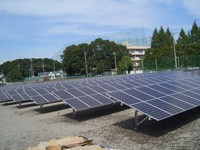 Système de montage au sol en aluminium de haute qualité à poteau unique, support de panneau solaire photovoltaïque à poteau unique, angle d'inclinaison réglable