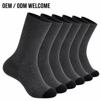 Chaussettes de basketball professionnelles OEM personnalisées pour jeunes, grandes tailles, antidérapantes, noires et blanches, en polyester, pour hommes, collection automne, vente chaude
