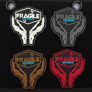 Kojima Production <span class=keywords><strong>Death</strong></span> <span class=keywords><strong>Stranding</strong></span> Fragile Express PVC Hook Loop สำหรับแฟนเกม ติดกระเป๋าเป้ เสื้อแจ็คเก็ต หมวก เสื้อกั๊ก คอสเพลย์ กระเป๋า ของตกแต่ง - Product Image 5