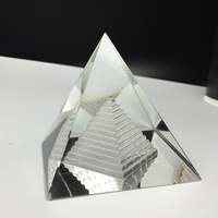 Heißer Verkauf: 40mm 50mm 60mm 80mm 3D Kristallglas Hohle Pyramide Energie Feng Shui Ornament Geschnitzte Klare Pyramide