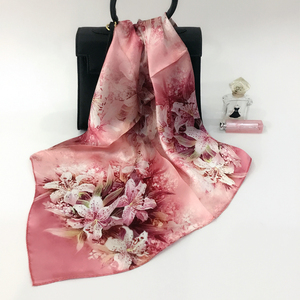 Elegante <span class=keywords><strong>rosa</strong></span> stampato 100% vera <span class=keywords><strong>seta</strong></span> quadrata sciarpa per le donne di alta qualità stile di lusso fabbrica cinese all'ingrosso - Product Image 1