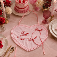 Set de table en coton brodé en forme de cœur, personnalisable avec nom et date, décoration d'intérieur, ornement de table de mariage romantique, design personnalisé