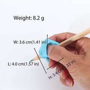 Venta caliente Empuñaduras de lápiz de goma <span class=keywords><strong>Escritura</strong></span> asistida Portalápices para niños Papelería para niños <span class=keywords><strong>Corrector</strong></span> de <span class=keywords><strong>escritura</strong></span> - Product Image 5