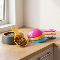 Cuillère à nourriture pour animaux de compagnie en plastique, pelle à nourriture pour chiens et chats, cuillère arrondie, vente en gros, couleurs mélangées