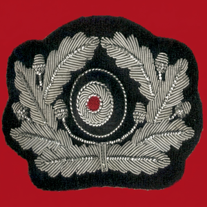 Insignia bordada personalizada GERMAN CAP-665 con ancla y corona de laurel, parche de tela para coser en uniformes y prendas. - Product Image 1