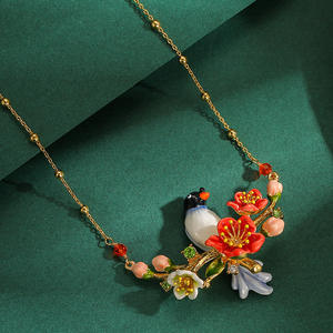 Collar con Colgante de Flor Roja y Pájaro de la Buena Nueva en Esmalte, Joyería Floral de la Suerte para Mujer - Product Image 1