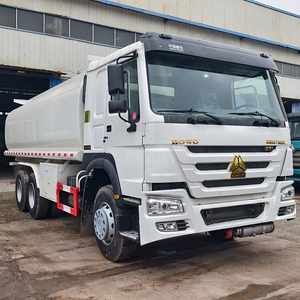 Camion-citerne à carburant Sinotruk Howo de 20 000 <span class=keywords><strong>litres</strong></span> à 25 000 <span class=keywords><strong>litres</strong></span> avec 5 compartiments - Product Image 3