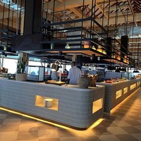 Solution de conception de projet hôtelier INEO pour bar de piscine, cuisine, équipement commercial pour hôtel-restaurant, destiné à la station balnéaire Hilton Maldives