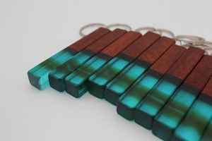 Porte-clés élégants en résine et en bois, accessoires faits à la main en bois naturel et en résine pour clés, sacs et portefeuilles - Product Image 6