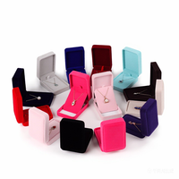 Boîtes à bijoux en velours à fermeture à pression, doublure en éponge, coins arrondis, multicolores, multi-styles, logo personnalisé, vente en gros d'usine