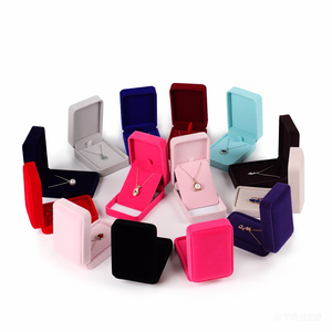 Boîtes à bijoux en velours à fermeture à pression, doublure en éponge, coins arrondis, multicolores, multi-styles, logo personnalisé, vente en gros d'usine - Product Image 3
