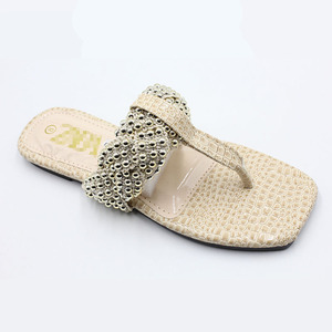 Barang Siap Kirim Pabrik Grosir Harga Langsung 2025 Model Baru Sandal Jepit Pantai Anyaman Lembut Tebal untuk Wanita Kualitas Tinggi - Product Image 3