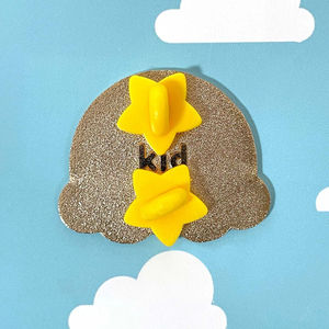 เข็มกลัดโลหะเคลือบทองแบบกำหนดเอง ราคาถูกจากจีน ขายส่ง สำหรับติดเสื้อ หมวก ปกเสื้อ พร้อมโลโก้ ประดับกลิตเตอร์  แบบแข็งและแบบอ่อน - Product Image 3