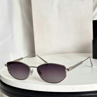 Lunettes de soleil unisexes tendance de marque de luxe, monture carrée en métal, dégradé, protection UV complète, beige, orange, bleu clair, or