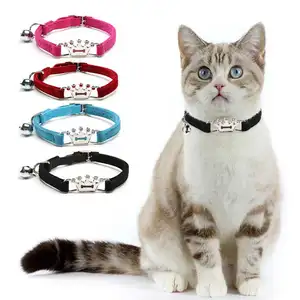 Atacado Pronto para Enviar Cat Neck Collar Crown Charms Velvet Dog e Cat Collar sinos com cinto de segurança Bow Tie Cat Collar