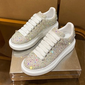 รองเท้าผ้าใบหนังดีไซน์หรูรุ่นล่าสุดปี 2026 สำหรับผู้ชายและผู้หญิง รองรับการสกรีนโลโก้ นุ่มสบาย เหมาะสำหรับใส่เดินเล่น วิ่งออกกำลังกาย และเล่นกีฬา - Product Image 3