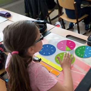 Azulejo <span class=keywords><strong>de</strong></span> fracción magnética XR, materiales <span class=keywords><strong>de</strong></span> matemáticas Montessori para que los niños aprendan fracciones <span class=keywords><strong>de</strong></span> equivalencia, manipuladores matemáticos, fracción <span class=keywords><strong>de</strong></span> <span class=keywords><strong>4</strong></span> ° grado - Product Image 2