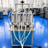 Machine de remplissage semi-automatique à 4 têtes pour jus, sauces, crèmes glacées, huiles parfumées, miel, eau, liquides et pâtes en bouteille