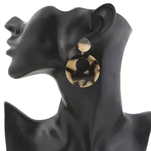 도매 저렴한 아크릴 아세트산 후크 귀걸이 여자 플라스틱 라운드 후프 쥬얼리 성명 영감 디자이너 매달려 귀걸이