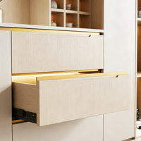 Anpassbarer schwebender Sperrholz-Aufbewahrungsschrank mit integriertem Weinregal, Scharnier, Wasserhahn, Spülbecken und Schubladenauszug für Küche und Esszimmer