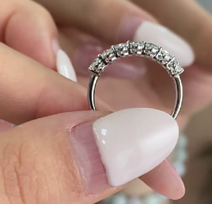 Diamante ovalado cultivado en laboratorio Anillo de diseño lado a lado Anillo de diamante creado en laboratorio Diamante cultivado en laboratorio Anillo ovalado creado en laboratorio - Product Image 3