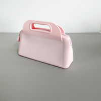 Pochette de maquillage rigide rose en PU texturé et EVA moulé, organiseur de toilette portable avec fermeture éclair