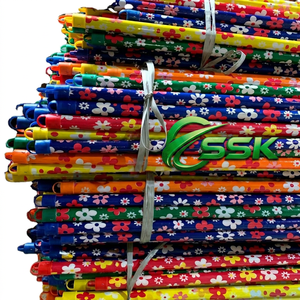Balai à manche en bois léger et durable de 120 cm, avec poils en nylon festonnés et pelle à poussière souple, pour usage extérieur, de la marque Vietnam Company - Product Image 5