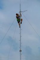 Mât de télécommunication 3G extérieur galvanisé à chaud de 60m à 120m avec trois pieds de support et une durée de vie de plus de 15 ans