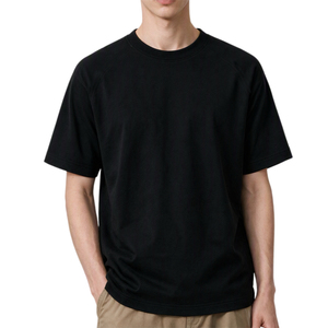 T-shirt basique décontracté en mélange coton-lyocell 230 GSM, manches courtes, col rond, empiècement épaule, couleur unie noir uni - Product Image 1