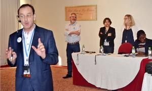 Radios longue portée à puce de haute qualité Système de guide audio Whisper Système d'interprétation sans fil 50CH pour la visite de la réunion de conférence - Product Image 6