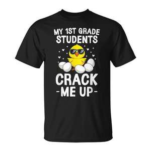 Camiseta para profesores con diseño de pollito de Pascua, con la frase: Mis alumnos de primer grado me hacen reír. - Product Image 1