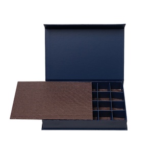 Boîte cadeau en carton rigide biodégradable de luxe personnalisée de 2 mm, boîte magnétique pour vêtements, emballage de bougies, insert en mousse EVA - Product Image 3