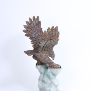 Obra de arte de águila tallada a mano de la piedra Quesera - Exquisita artesanía - Product Image 4