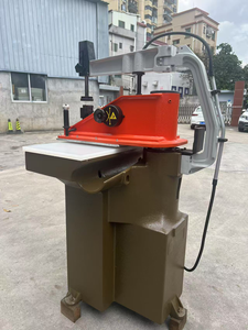 A <span class=keywords><strong>TOM</strong></span> MF20C Machine à couper le cuir à bras oscillant avec levier d'équilibre | Coupe-chaussures stable et efficace - Product Image 3