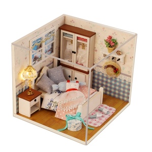 IIECREATE Mini Modelo <span class=keywords><strong>de</strong></span> Madera para <span class=keywords><strong>Casa</strong></span> <span class=keywords><strong>de</strong></span> <span class=keywords><strong>Muñecas</strong></span>, Excelente Decoración para Dormitorio con Luz Cálida, Regalo Perfecto - Product Image 1