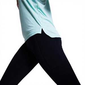 Camiseta sin mangas de cuello redondo para mujer, de color sólido, estilo minimalista, transpirable, de punto, con spandex y poliéster. - Product Image 3