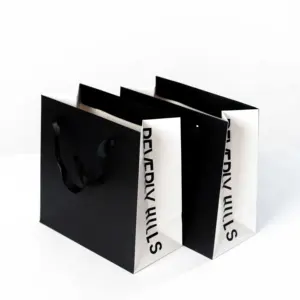All'ingrosso confezione di profumo di abbigliamento per gioielli regalo sacchetto di carta personalizzato con Logo di lusso nero moderno fustagliato sacchetti di carta unici