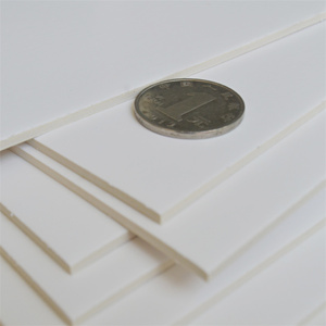 <span class=keywords><strong>Carton</strong></span> biodégradable et recyclable blanc/noir/kraft à prix avantageux avec revêtement pour l'impression d'étiquettes de vêtements, boîtes et emballages artisanaux - Product Image 4