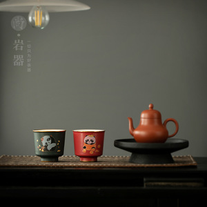 Taza de Té Roja Alegre de Cerámica con Diseño de Dibujos Animados, Taza de Degustación Estilo Chino, Juego de Té Kung Fu Personal, Taza Individual, Origen Dehua - Product Image 1