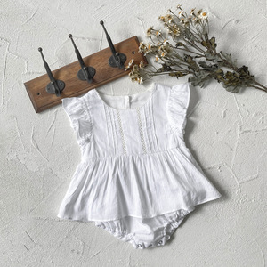 2025女孩婴儿连裤夏装纯色图案蕾丝飞袖裙连身衣纯棉新生儿婴儿服装 - Product Image 4