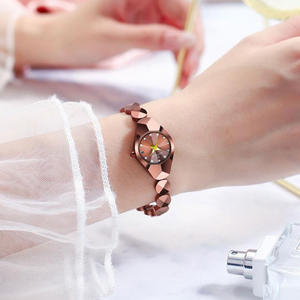 Reloj de pulsera de cuarzo de moda con luminiscencia, resistente al agua y calendario, fabricante de relojes para mujer, venta al por mayor. - Product Image 5