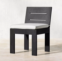 L'ensemble de table et de chaises de mobilier d'extérieur en aluminium de qualité supérieure est étanche au soleil pour les cours